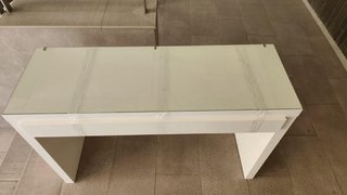 Scrivania IKEA MALM e sedia beige
