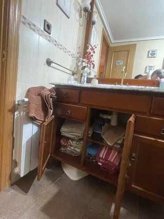 Lavabo y mueble de baño madera y mármol