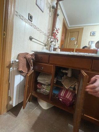 Lavabo y mueble de baño madera y mármol