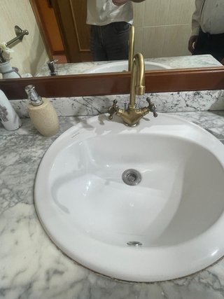 Lavabo y mueble de baño madera y mármol