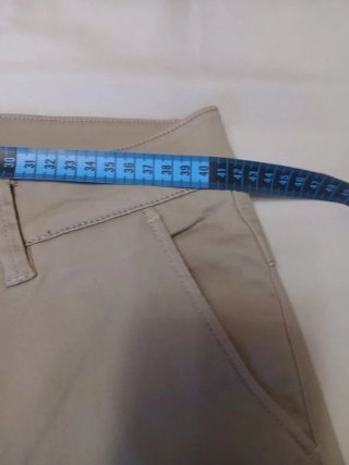 Pantalón beige talla 42, a estrenar
