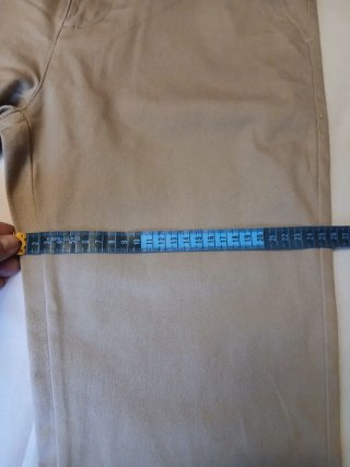 Pantalón beige talla 42, a estrenar