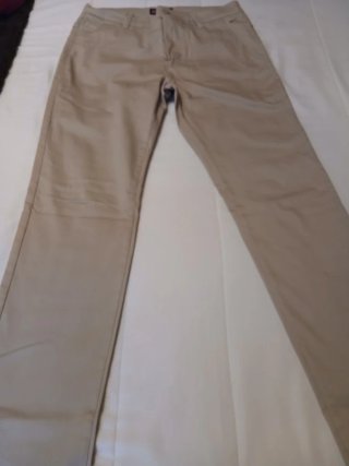Pantalón beige talla 42, a estrenar