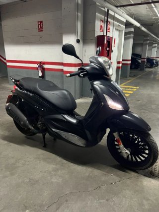 Piaggio Beverly 125 Negra