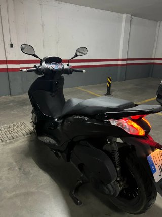 Piaggio Beverly 125 Negra
