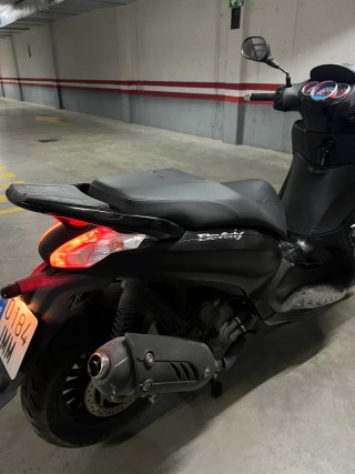 Piaggio Beverly 125 Negra