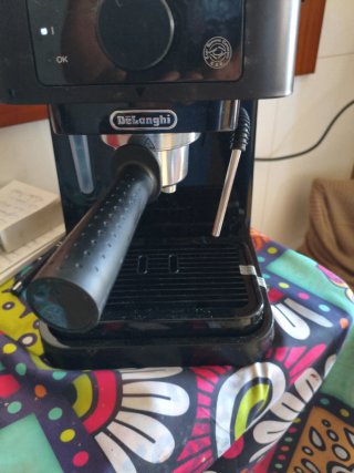 Cafetera DeLonghi Stilosa Negra