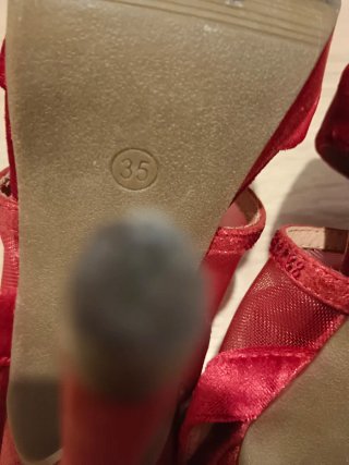 Zapatos de tacón rojos