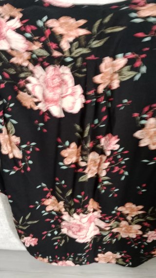 Blusa estampada floral negra
