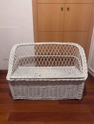 Banco de mimbre blanco