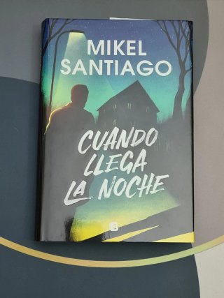 Libro Cuando llega la noche Mikel Santiago