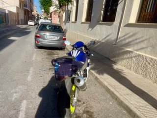 Yamaha R1 Sportbike Azul y Blanca