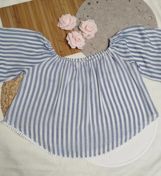 Blusa de rayas azul y blanco