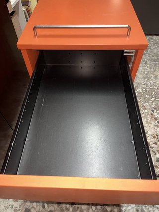CASSETTIERA CON ROTELLE