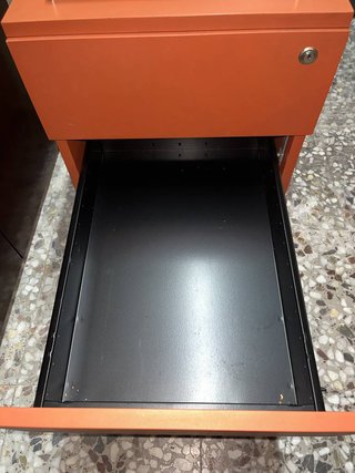 CASSETTIERA CON ROTELLE