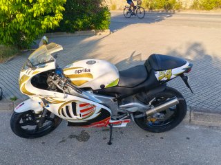 Aprilia rs 125 2T + casco arai rx7