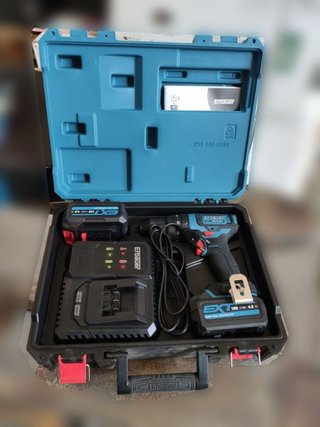 Taladro percutor 18V Brushless + maletín 70