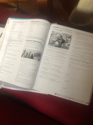 Libro de texto Escuela Oficial de Idiomas C1.1