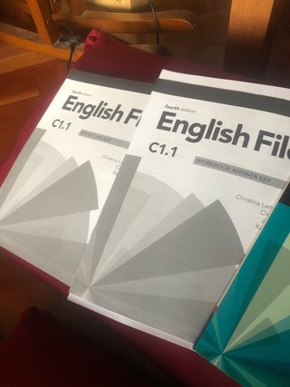 Libro de texto Escuela Oficial de Idiomas C1.1