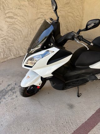 Kymco Downtown 300i 2013 Blanca