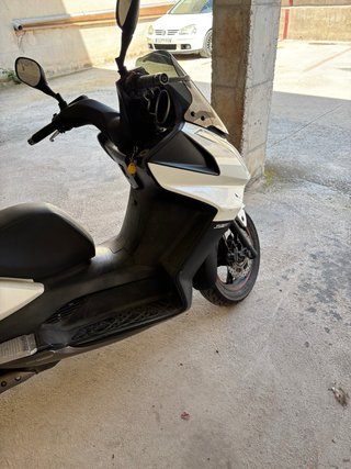 Kymco Downtown 300i 2013 Blanca