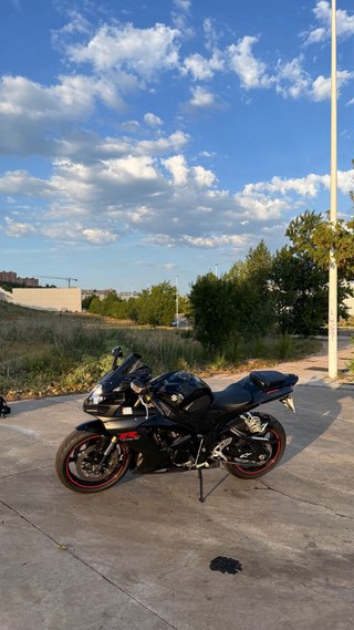 Suzuki GSXR 600 k7 Negra