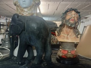 Figuras Decorativas: Elefante y Jesucristo