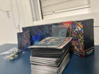 Cartas pokemon bulk + ETB y Lata