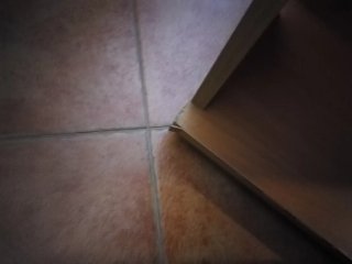Escritorio con bandeja teclado y estantes