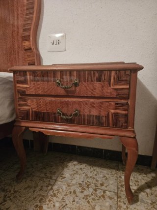 Muebles vintage: tocador, armario, cama, mesillas