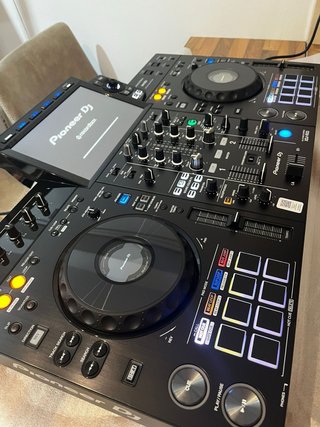 Alquiler de Consola DJ Pioneer XDJ-RX3 Negra