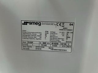 Nevera Compacta Smeg 81L FA100AP