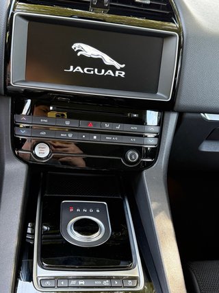 Jaguar F-Pace 2016