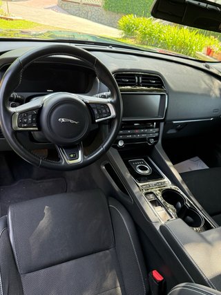 Jaguar F-Pace 2016
