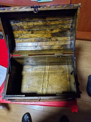 Cofre de madera con cerradura