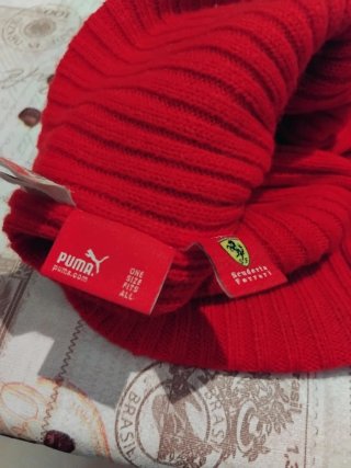 Gorro Ferrari Negro y Rojo