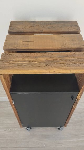 Mueble multiusos con ruedas