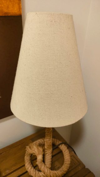Lámpara de mesa pie de cuerda