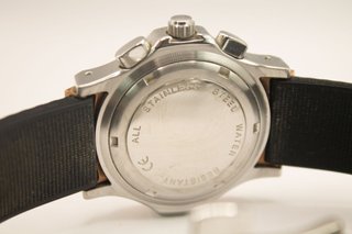 Reloj Dogma Consulat Oro y Negro