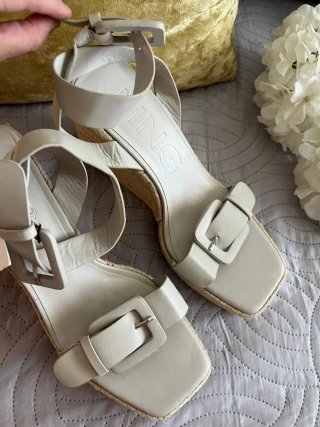 Sandalias cuña Mango beige