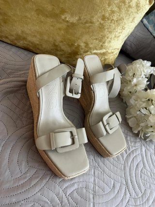 Sandalias cuña Mango beige