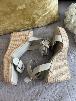 Sandalias cuña Mango beige
