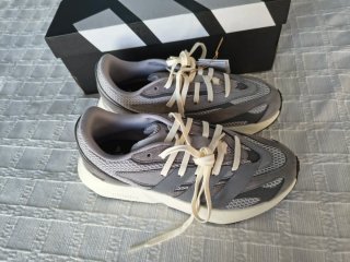 Zapatillas Adidas LightBlaze Grises y Blancas