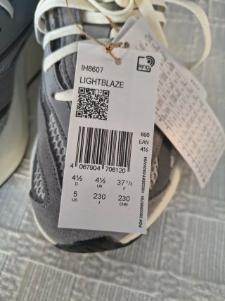 Zapatillas Adidas LightBlaze Grises y Blancas