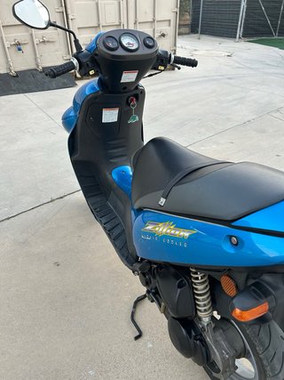 Suzuki Zillion LC 49cc Scooter Azul
