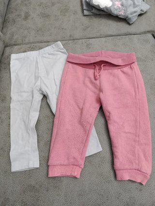Pantalones de bebé rosa y gris