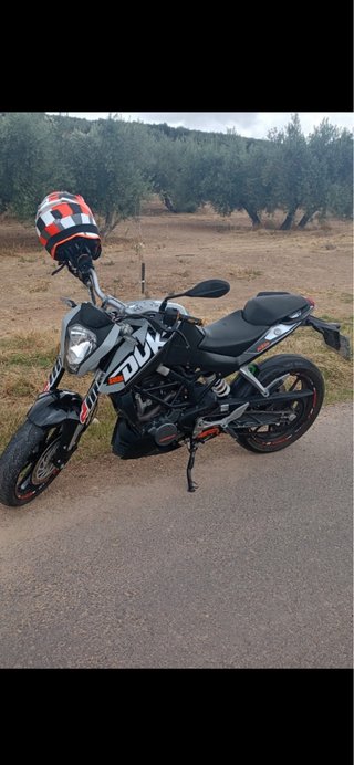 KTM Duke 2011 Negra y Naranja