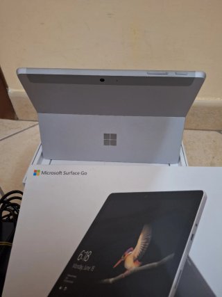 Microsoft Surface go 8gb ram- 128 gb ssd