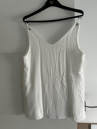 Camiseta blanca sin mangas
