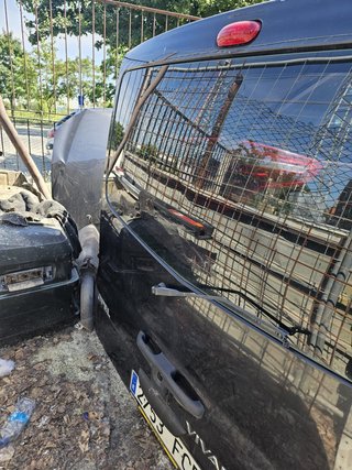 Portón trasero Opel Vivaro 2009